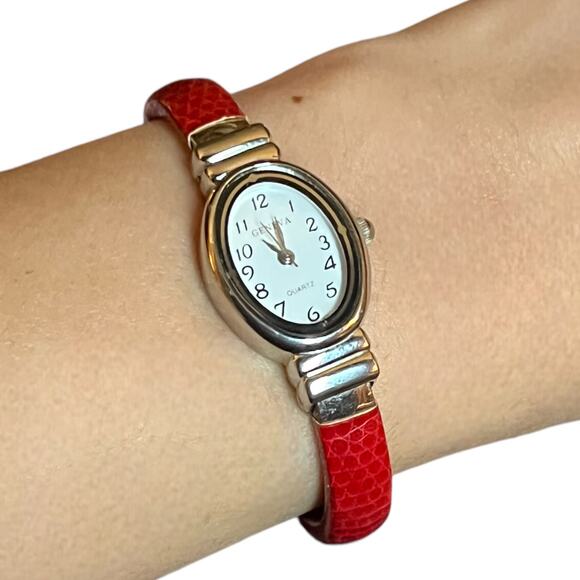 Vintage-Inspired Red Leather Strap Women's Watch - Picture 3 of 12